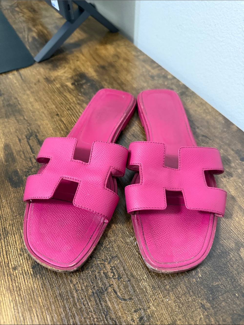 Hermes Fuchsia Oran Leather Slide Sandals